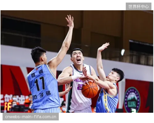 后防线老化问题凸显，山东泰山高空球防守体系亟待补强。